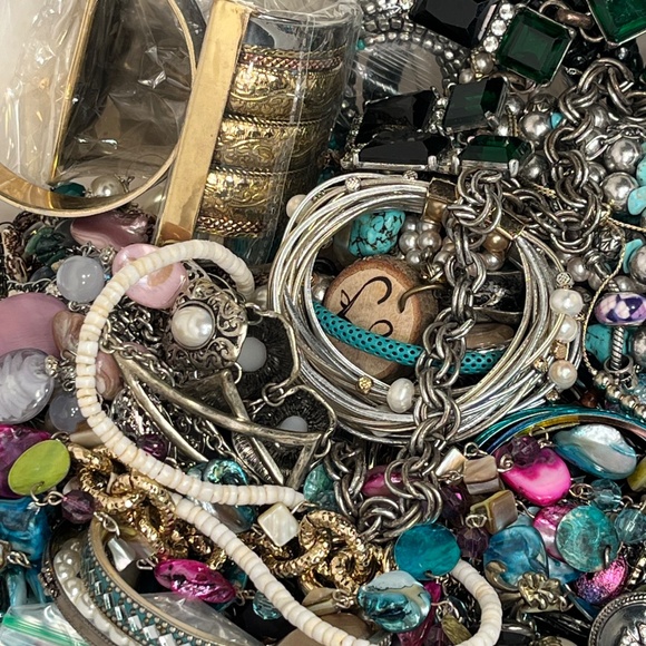 Vintage to Modern Jewelry Lot All Wearable, Resell -No Junk- 4 pounds - See Pics - Picture 9 of 9